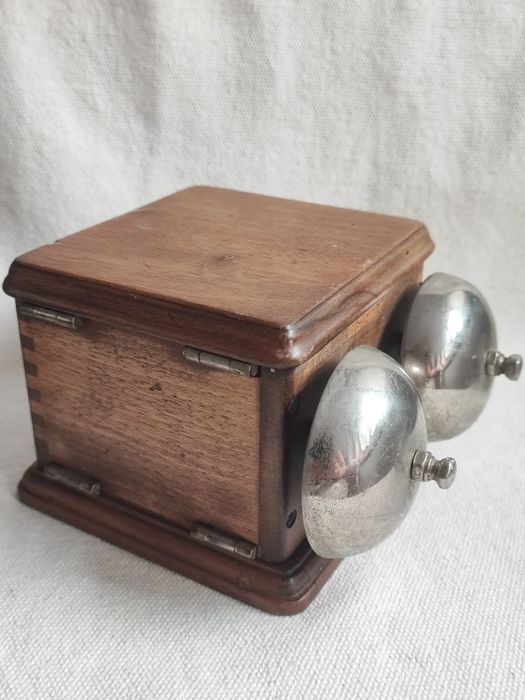 Stary dzwonek od lat 1946