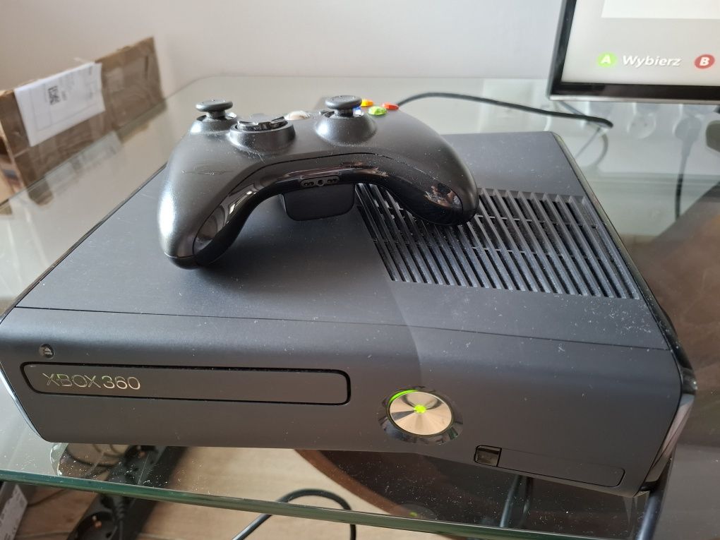 Xbox 360 slim + kinect + pad + 3gry