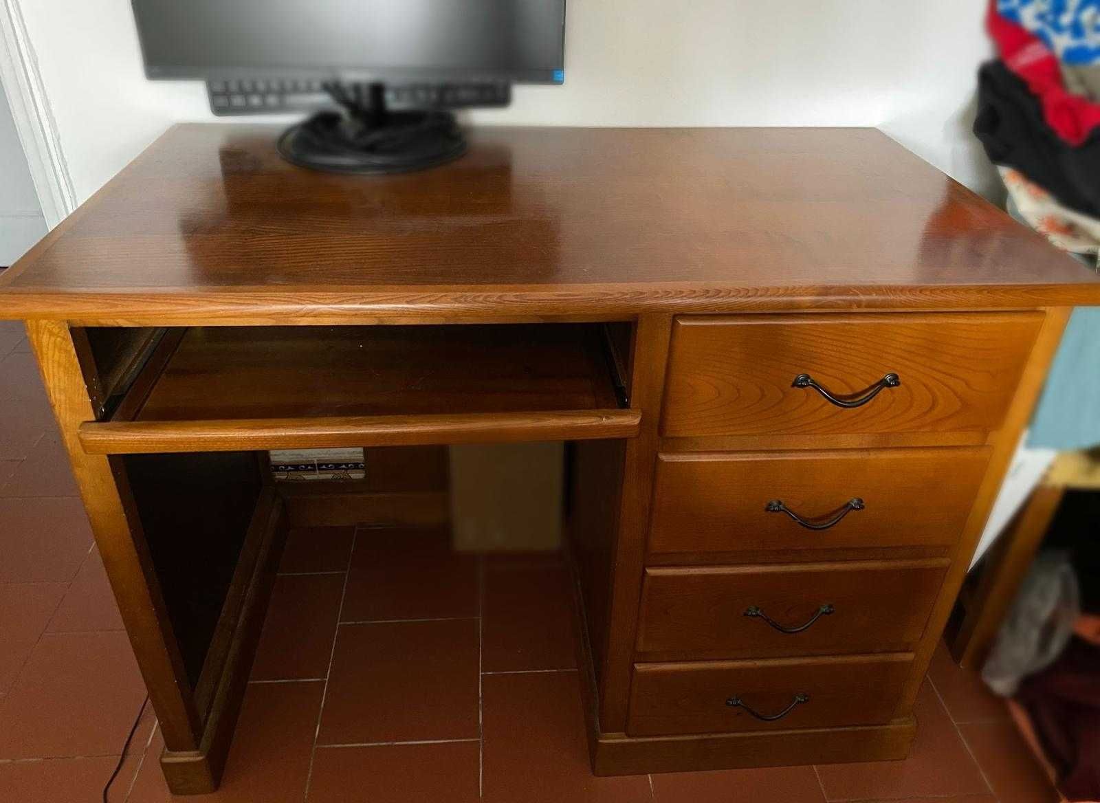 Mobília de quarto usada