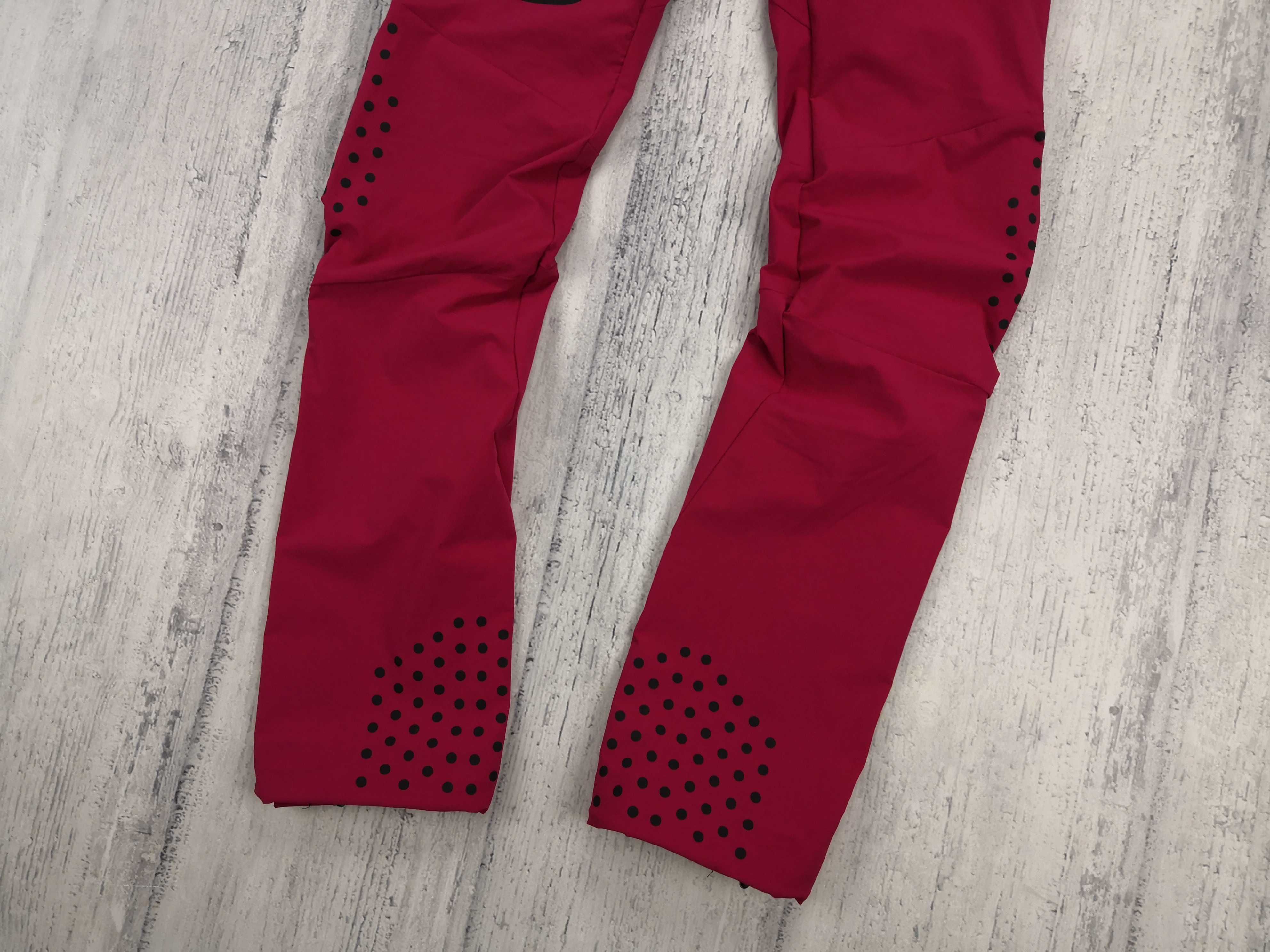 Peak Performance damskie spodnie XS 34 LIGHT SS scale pants elastyczne