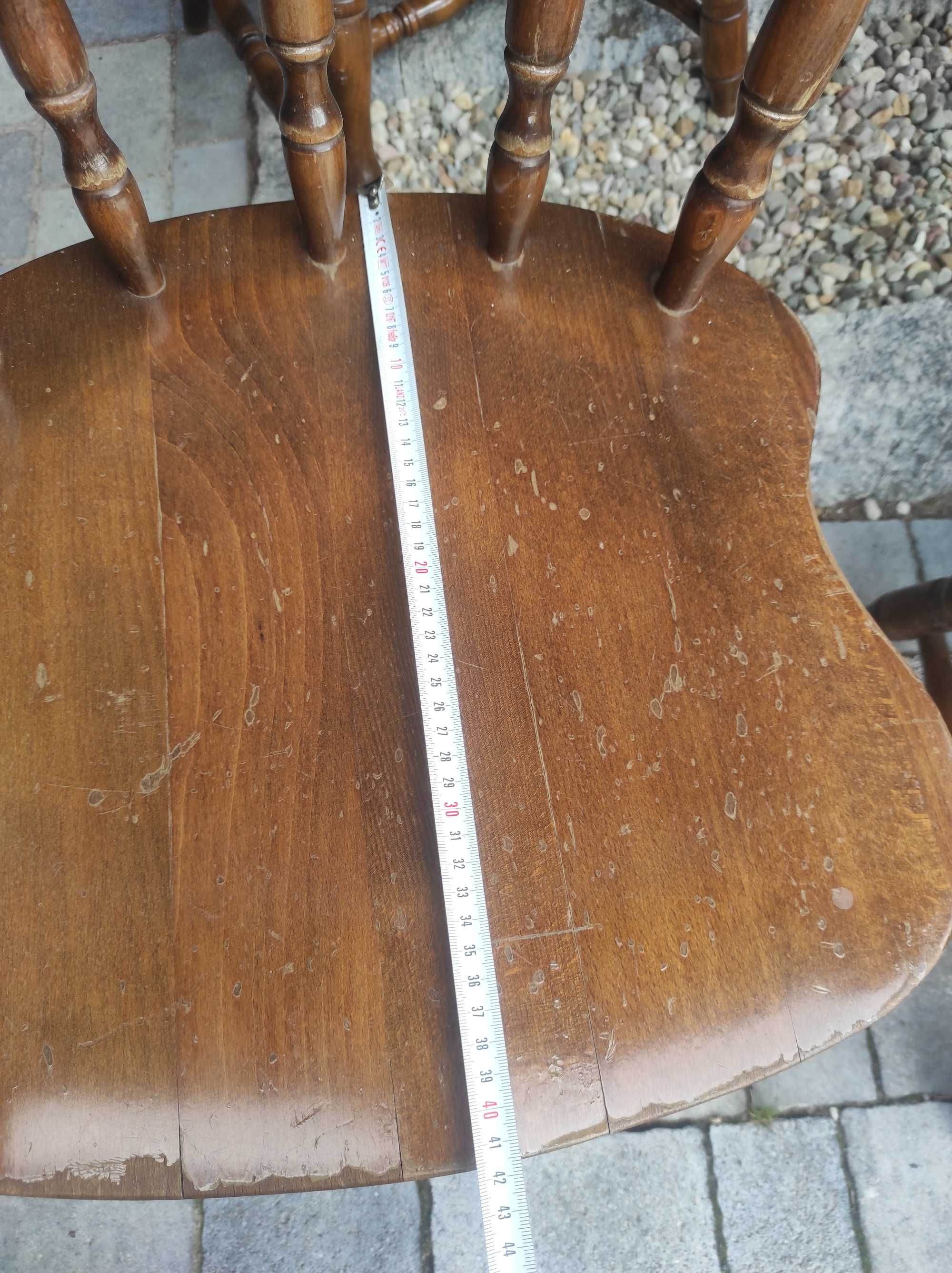 Krzesło krzesła drewniane patyczak vintage prl kapitańskie sesja foto