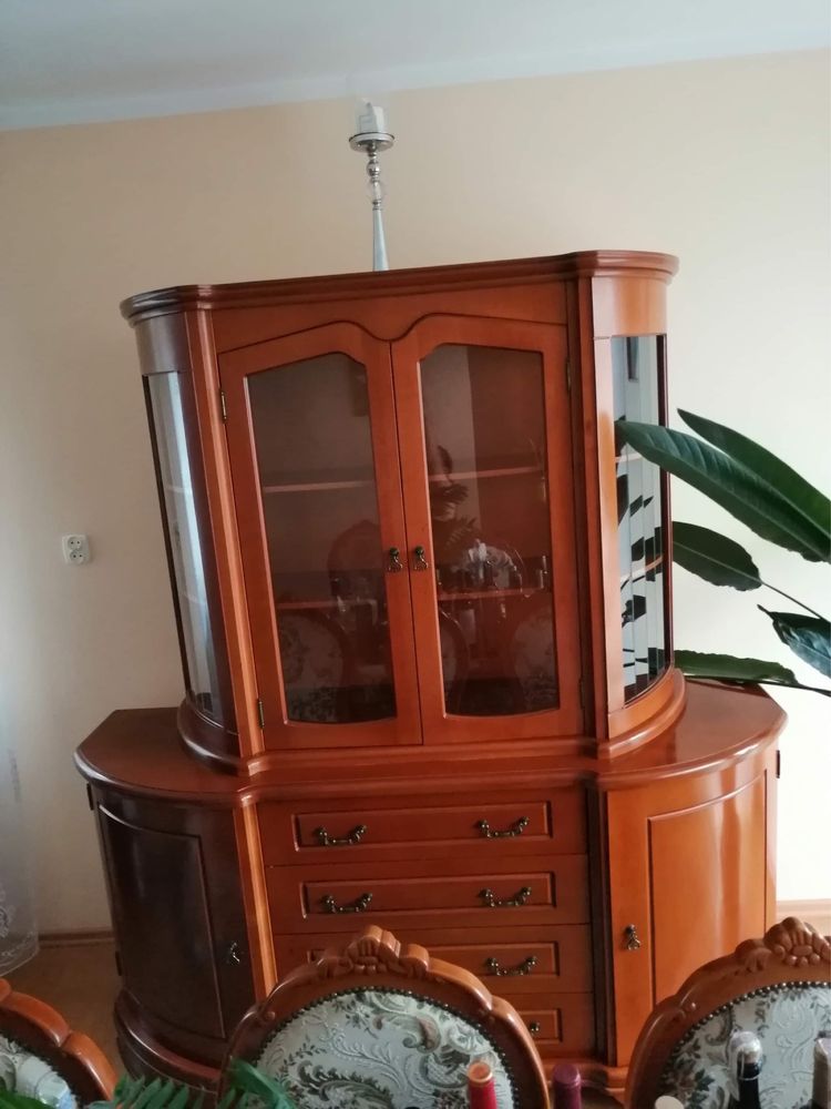 Komplet meble witryna komoda stół+ 8 krzeseł kolor ciemny orzech