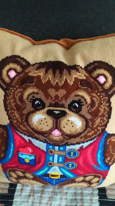 Подушка "Мишка" декоративная вышивка крестом РУЧНАЯ РАБОТА