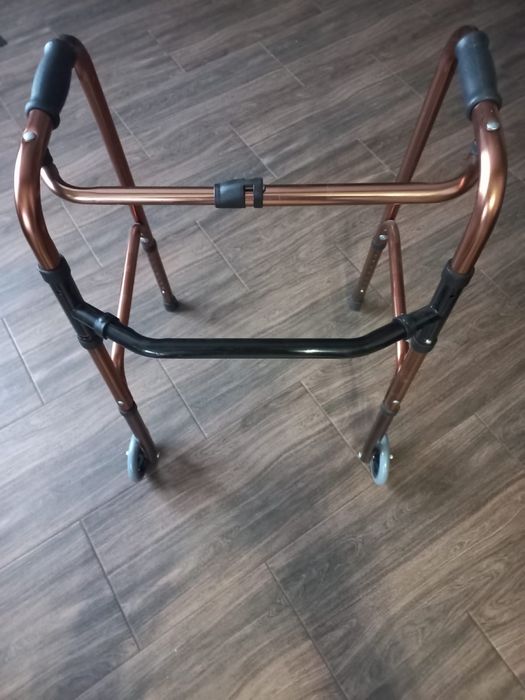 Balkonik do chodzenia dla seniora