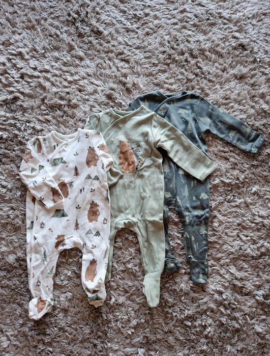 Zestaw trzech pajacyków niemowlęcych rozmiar. 68 C&A