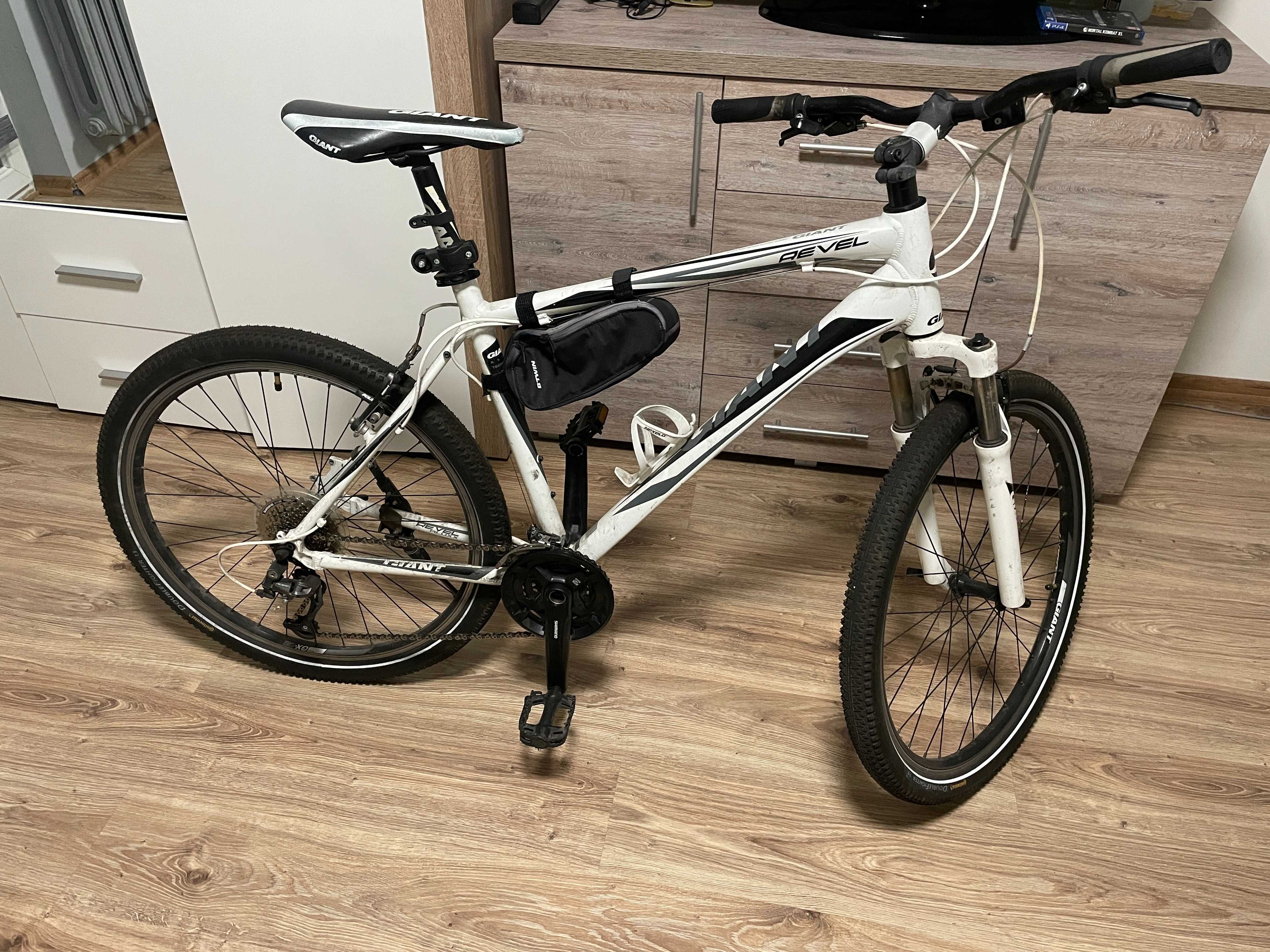 Rower Górski MTB Giant Ravel Biały rozmiar L koło 26"