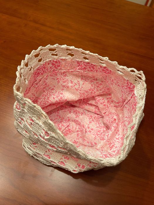 Saco de pão em renda com interior forrado