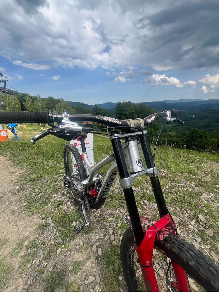 Commencal supreme v4