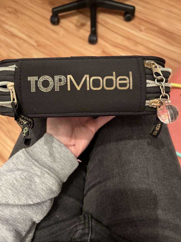 Piórnik Top Model