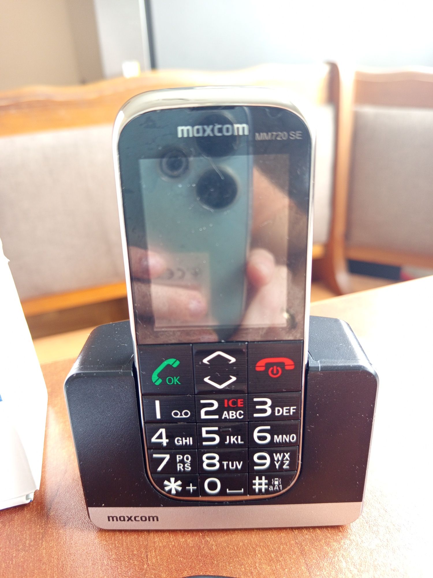 Telefon dla seniora Maxcom MM720 SE