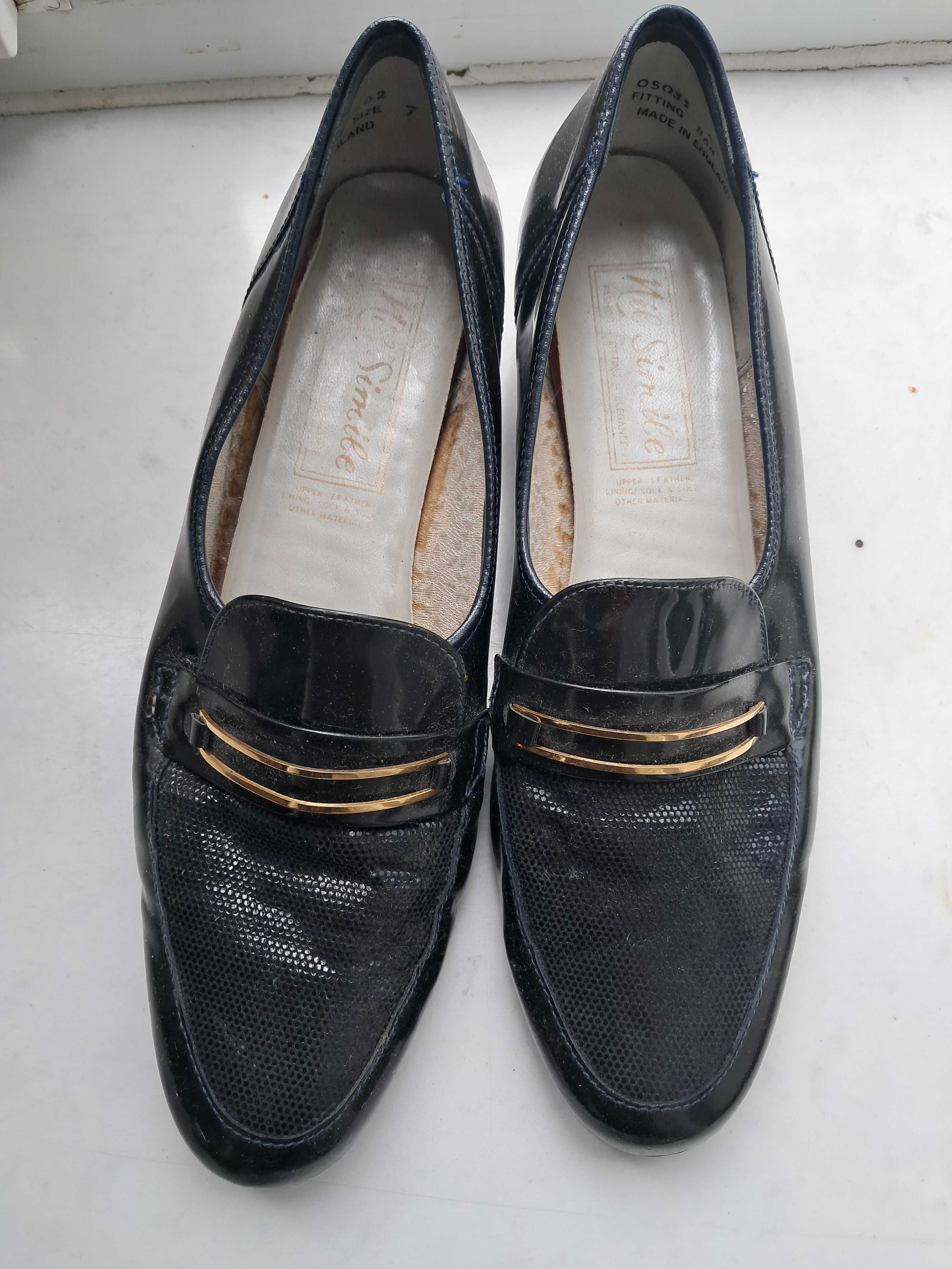 Buty damskie z lakierowanej skóry