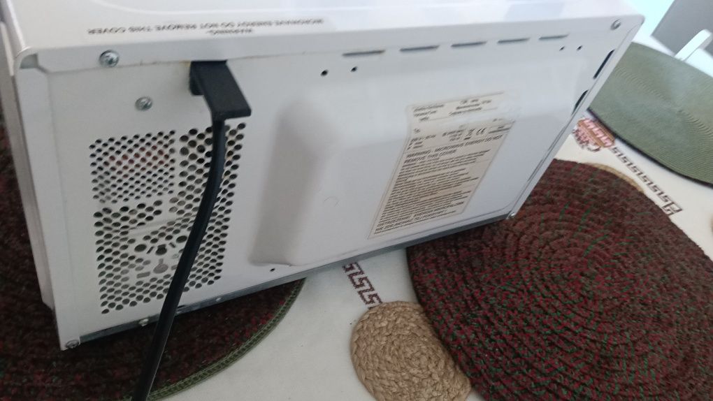Mikrofalówka wolnostojącą TOSHIBA 1150W