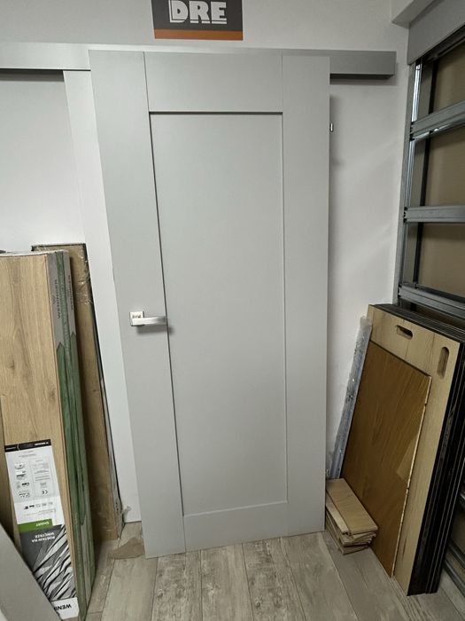 Sprzedam drzwi z ościeżnicą z ekspozycji