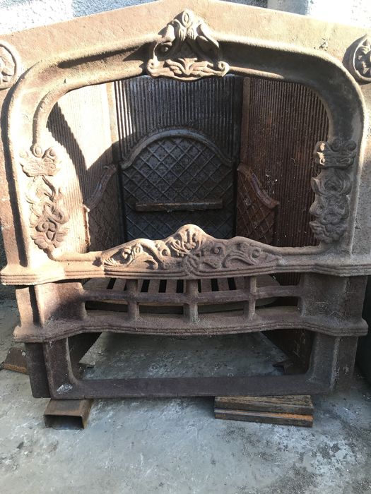 Камин чугунный литой