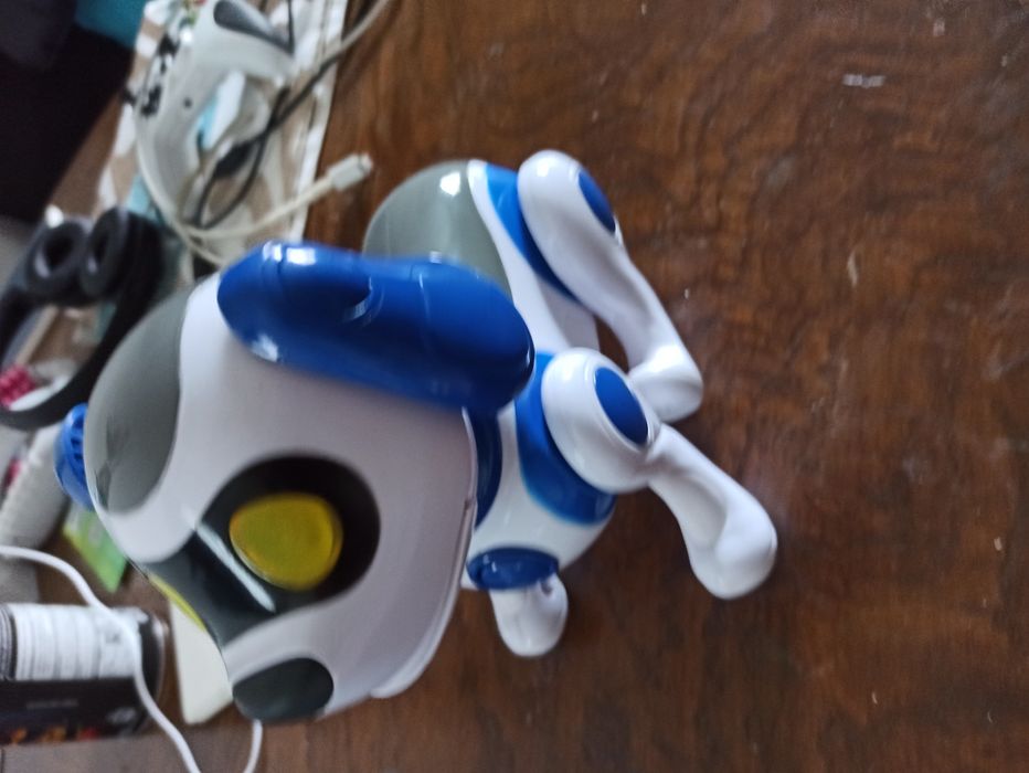 Cão robô interativo