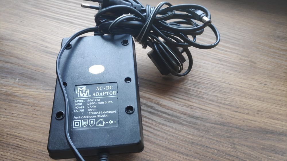 Dwa zasilacze 5V-12V transformatorowe