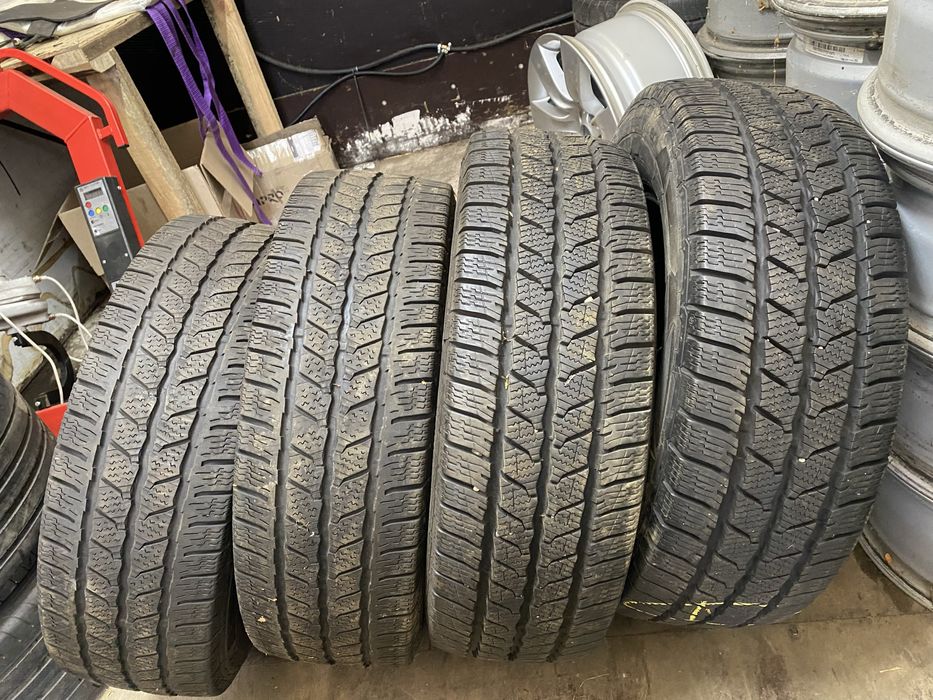 В продажі комплект контінеталь 215/70 r15c