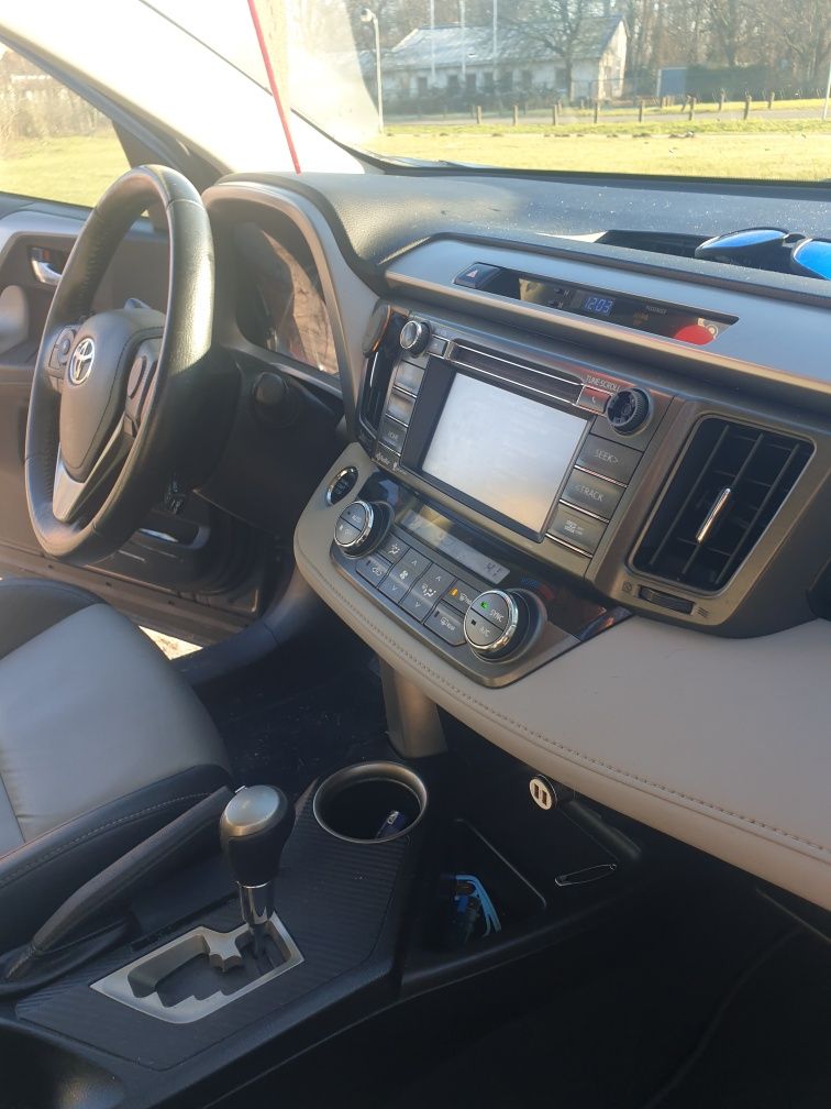 Sprzedam toyota rav4 2015r