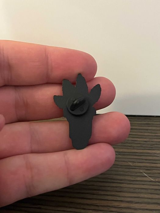 Pin Estilo "Crash Bandicoot Aku-Aku" - Novo, Selado