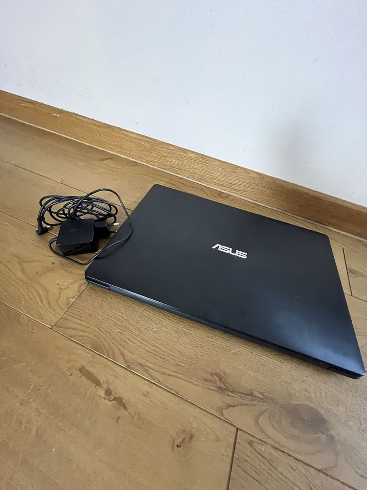 Laptop Asus 15,6’ DVD 4GB RAM 500GB HDD