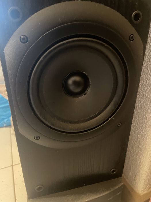 2 Colunas KEF Q50 150W rms impedância: 6 0hm