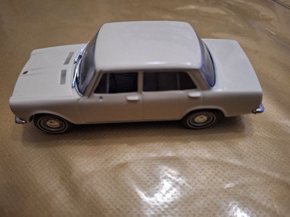 Miniatura escala 1:43 Simca