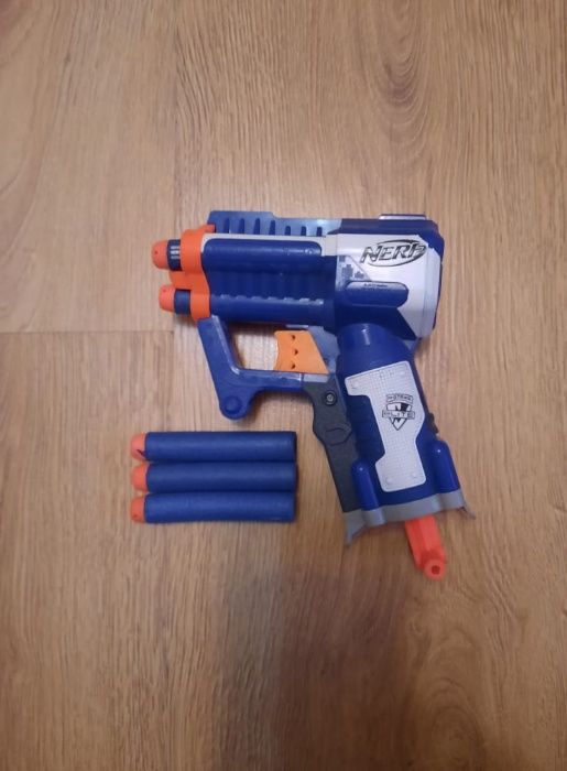 Pistolet Nerf Elite Mały na 3 strzałki