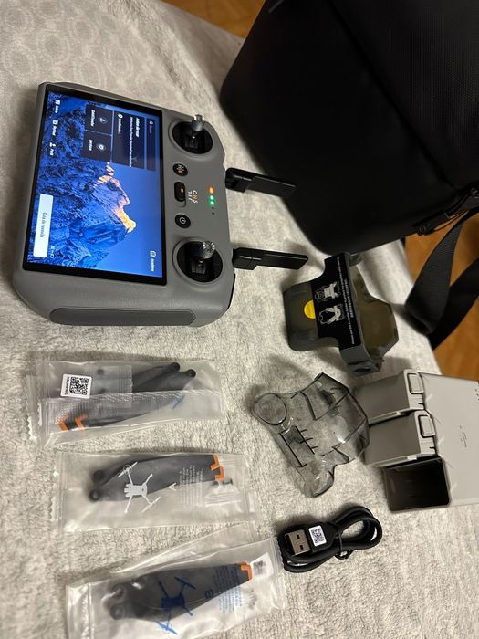 DJI Mini 4 Pro Combo Original–Controle com Tela, Baterias e Acessórios