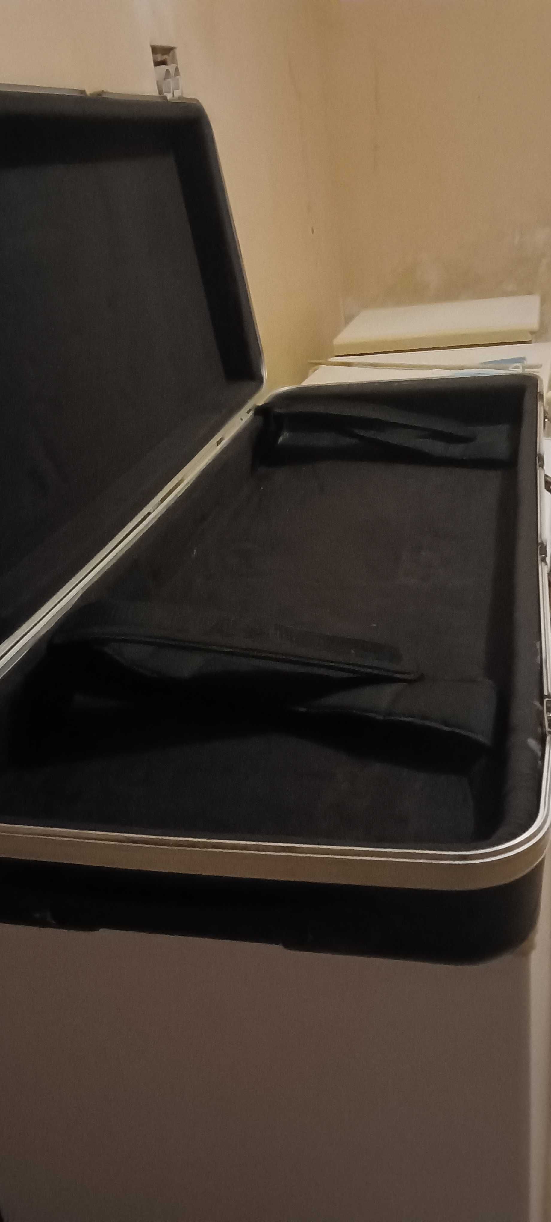 Vario material , microfones hammond,leslie elka,combo hartke ,case