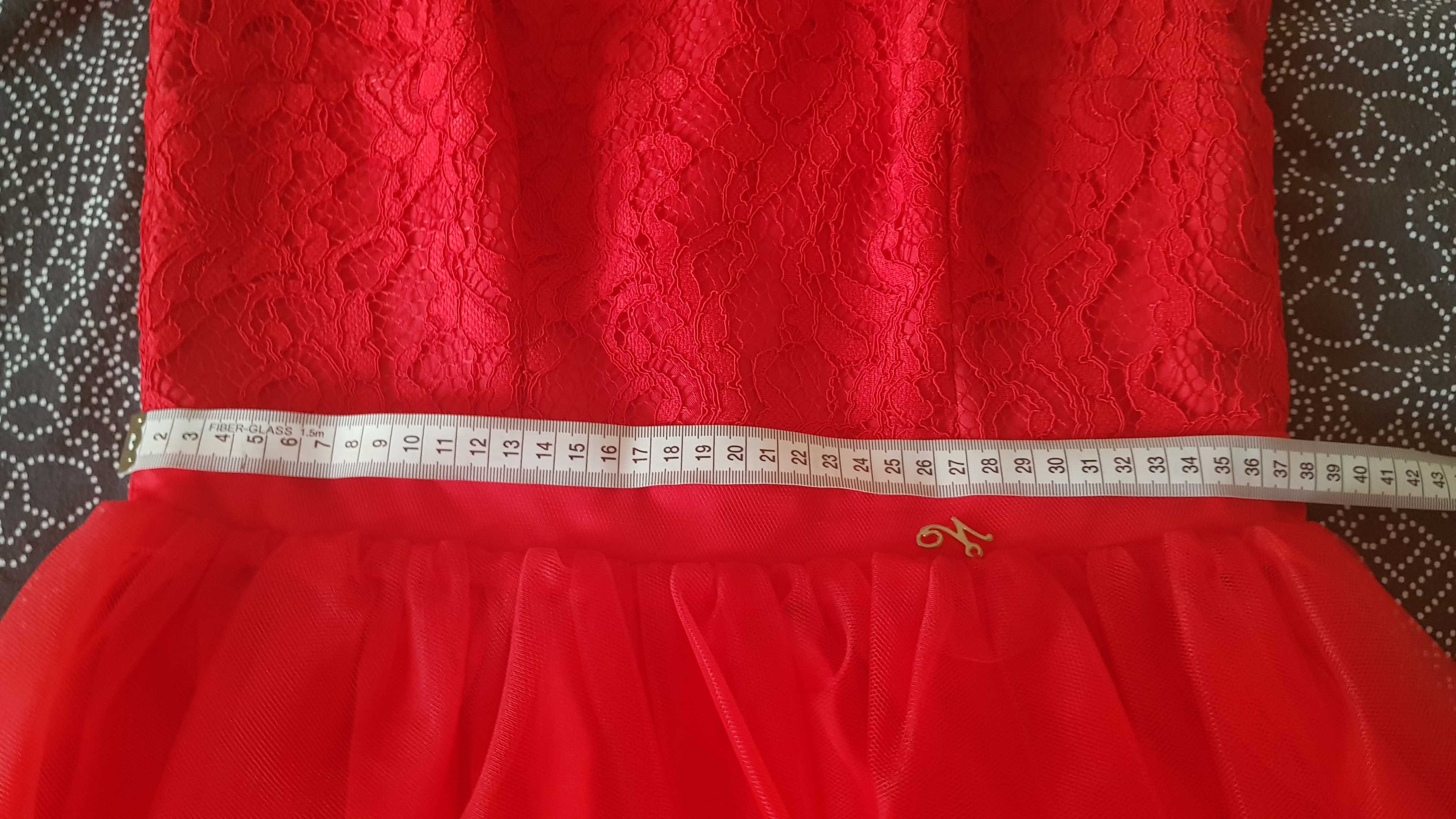 Czerwona tiulowa sukienka Damska
