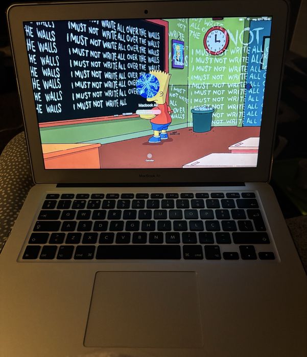 Mac book Air 13”  8 gb a funcionar bem de 2014