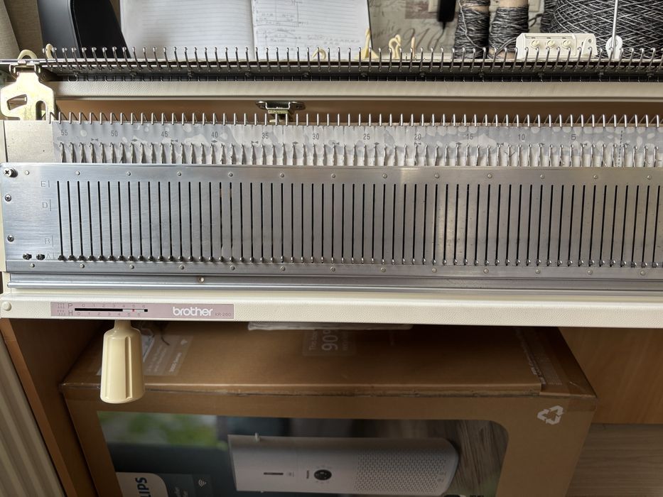 Продам brother kr 260 ( нижня фонтура)