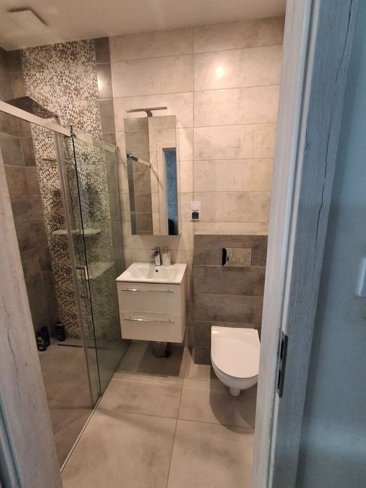 Układanie płytek glazury i terakoty