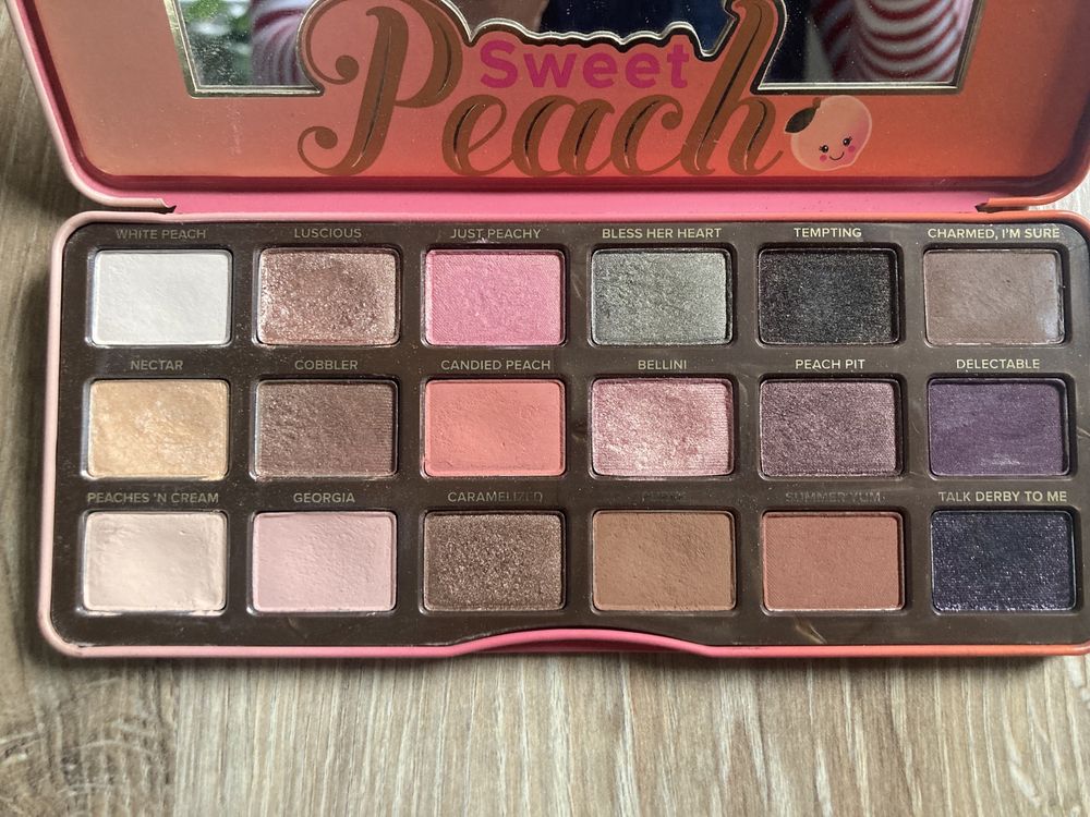 Paleta Sweet Peach Too Faced cieni cienie paletka