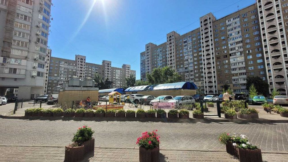 Оренда видової 2-кім. квартири на Харківському шосе, 152.