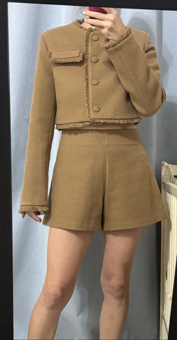 Елегантний жіночий костюм преміум якості