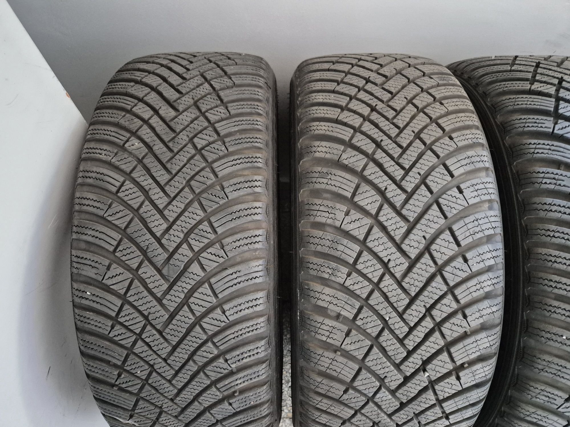Opony zimowe hankook 2023 rok 225 45 r17 jak nowe