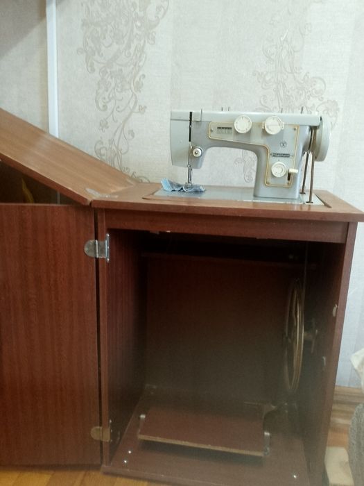 Продам швейну  машинку