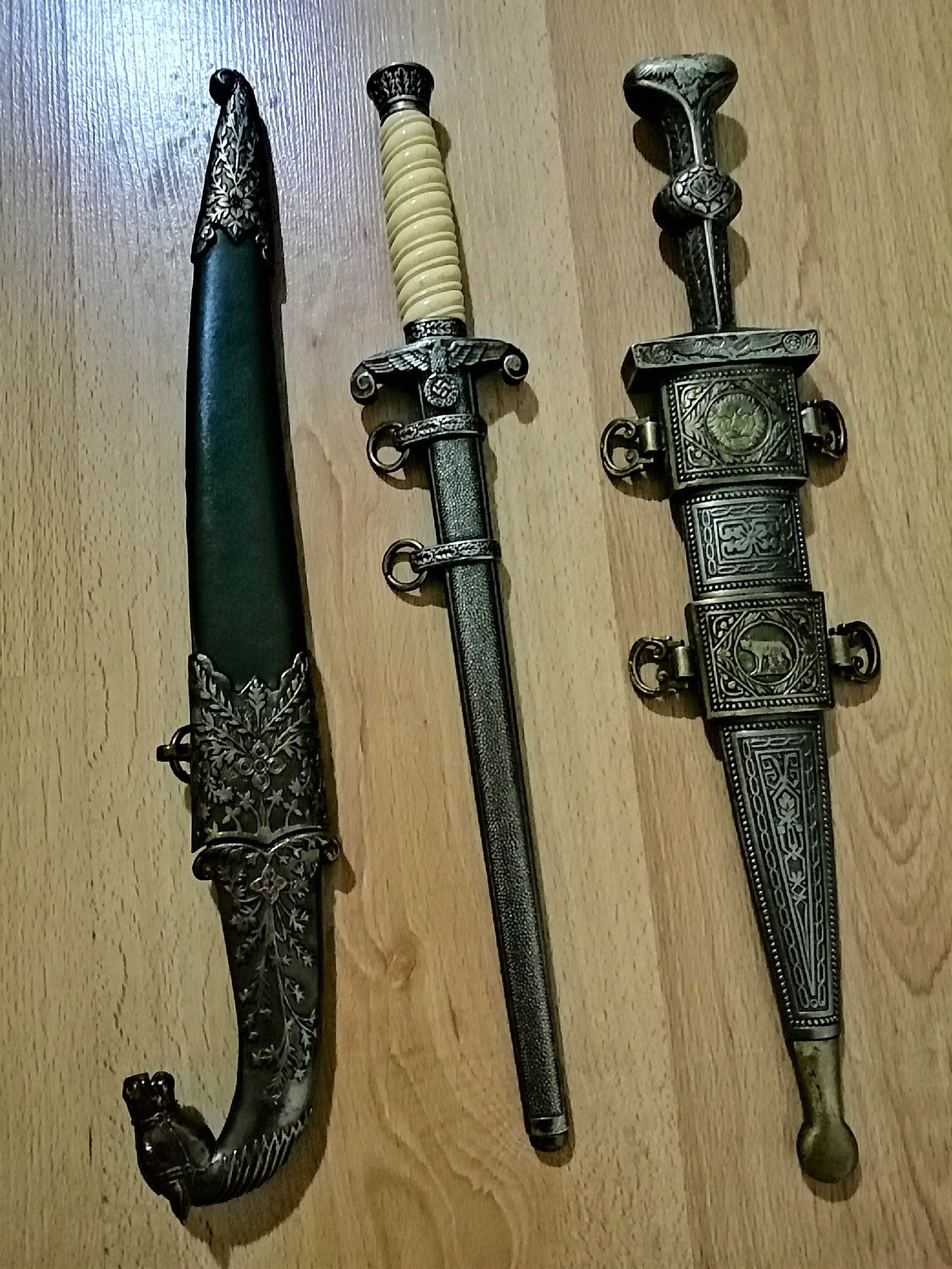 Conjunto de 3 replicas de punhais antigos