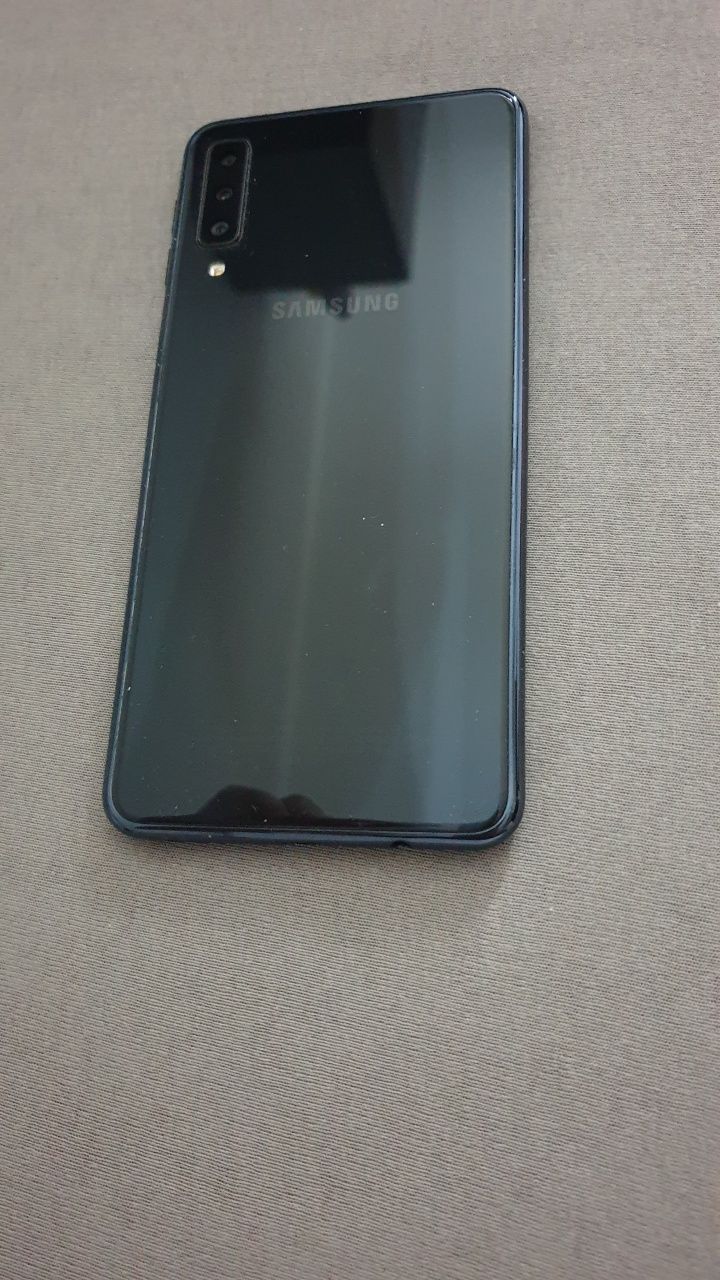 Samsung A7 smartfon