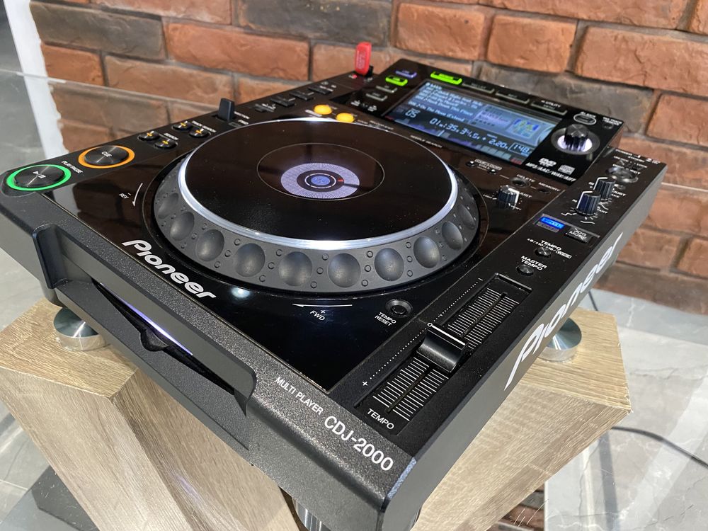 Pioneer CDJ2000 1 sztuka - zadbany