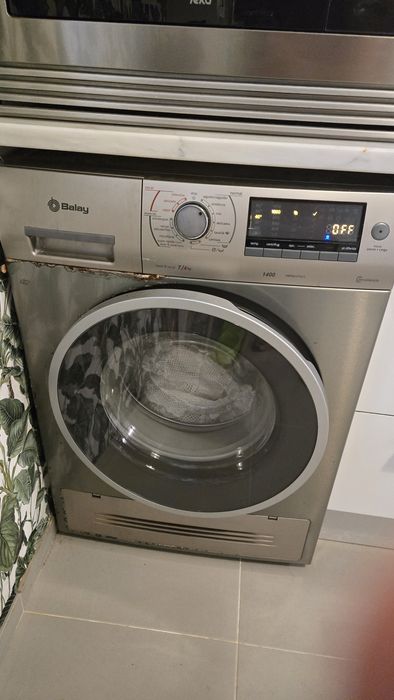 Máquina de lavar e secar
