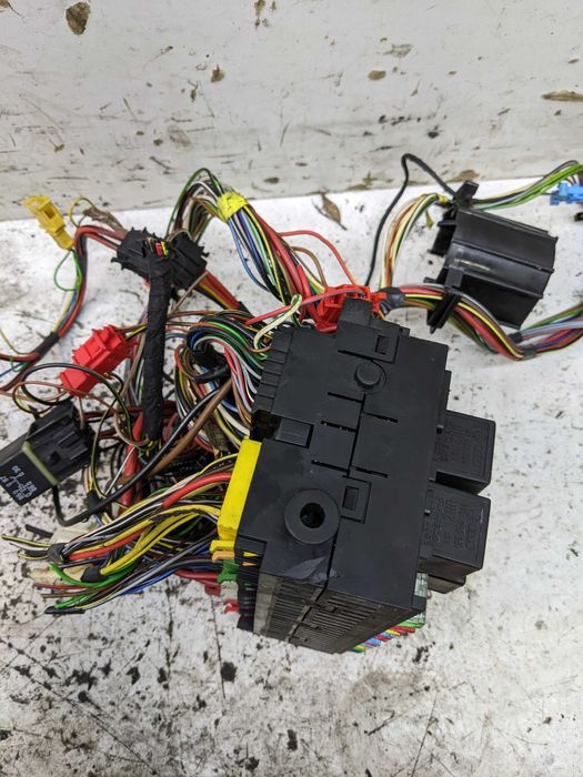 Volkswagen Passat B4 Golf III 1.9 TDI Skrzynka Bezpieczników