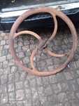 Roda em ferro  e outros