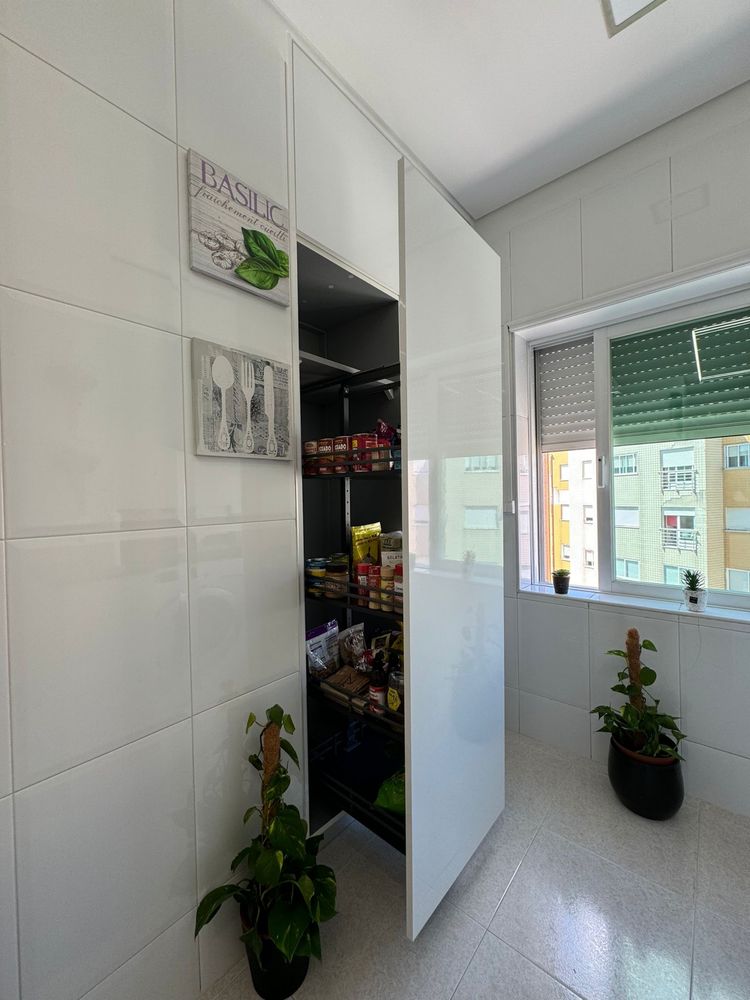 Cozinhas e roupeiros com montagem