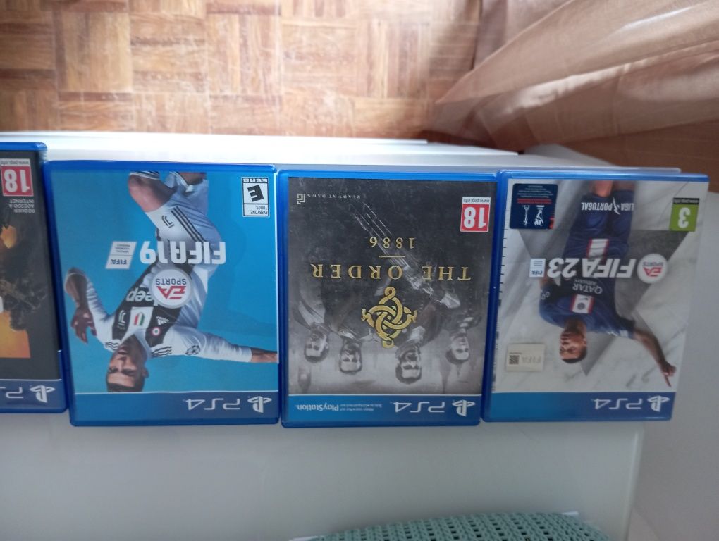 Vendo os seguintes jogos ps4