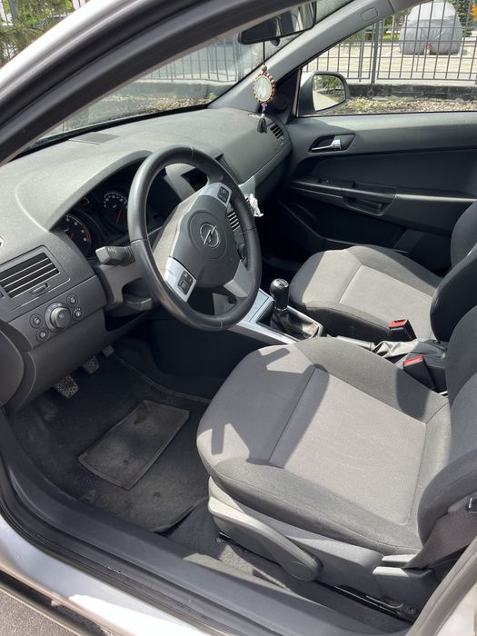Продам Opel Astra H
