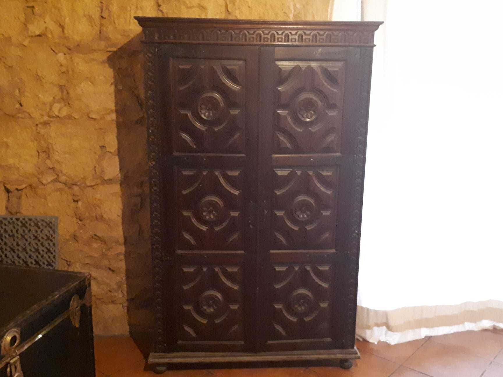 Móvel de Roupa Vintage