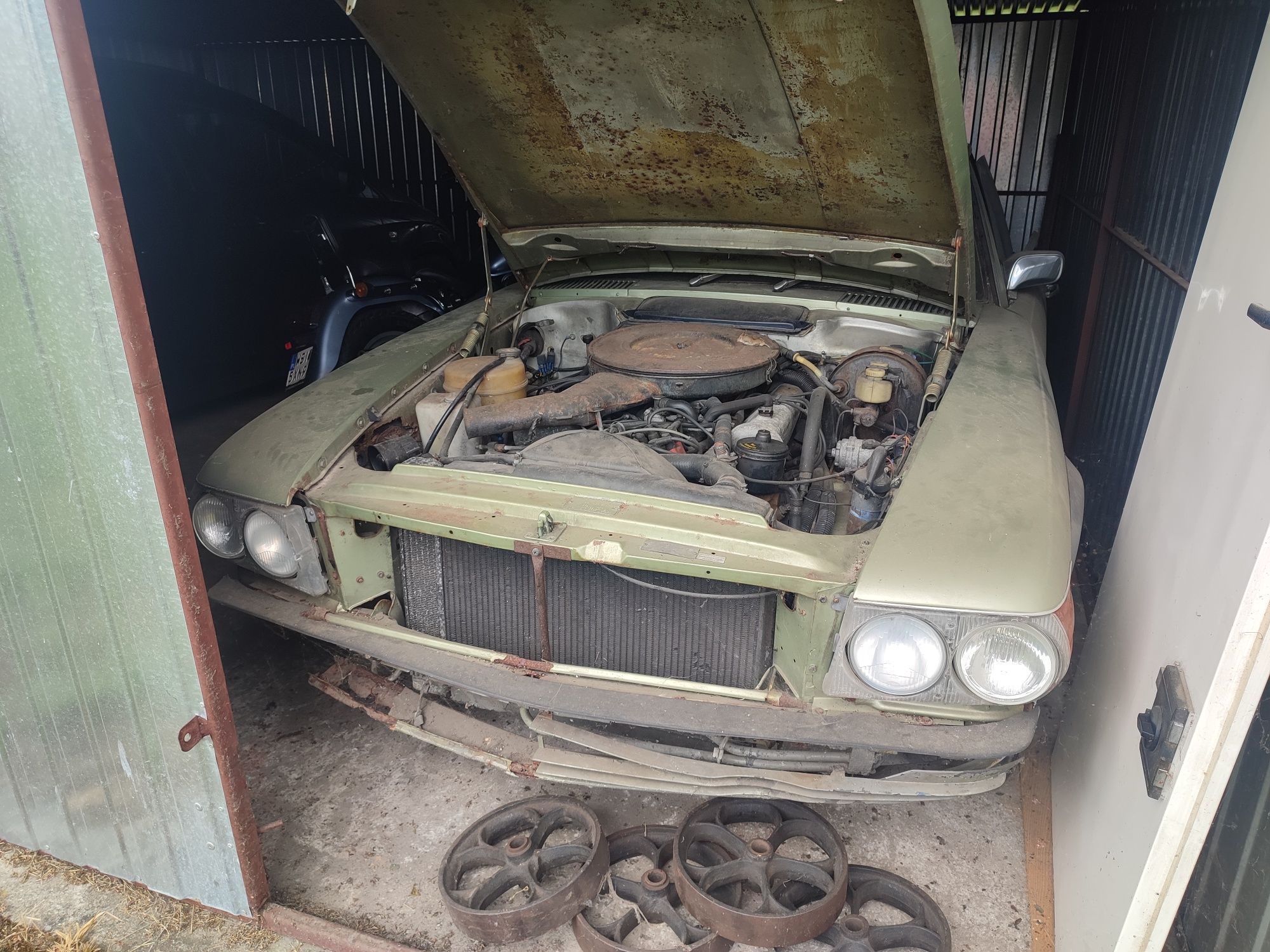 Mercedes-Benz SL R107