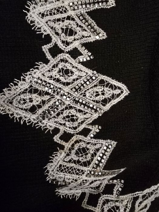 Нарядный свитер на девочку